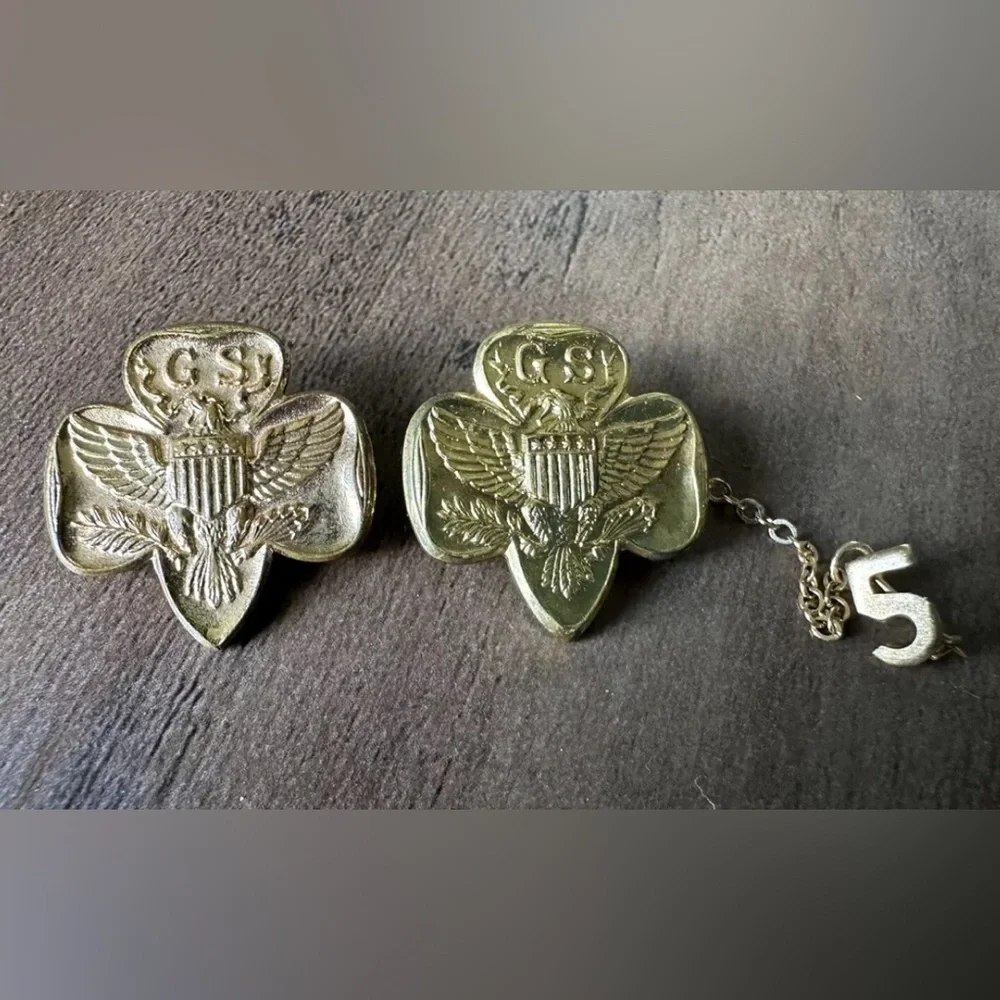 Lot of 2 Vintage GIRL SCOUTS Membership Pins Eagle 4 Star SHIELD Trefoil/5 Year